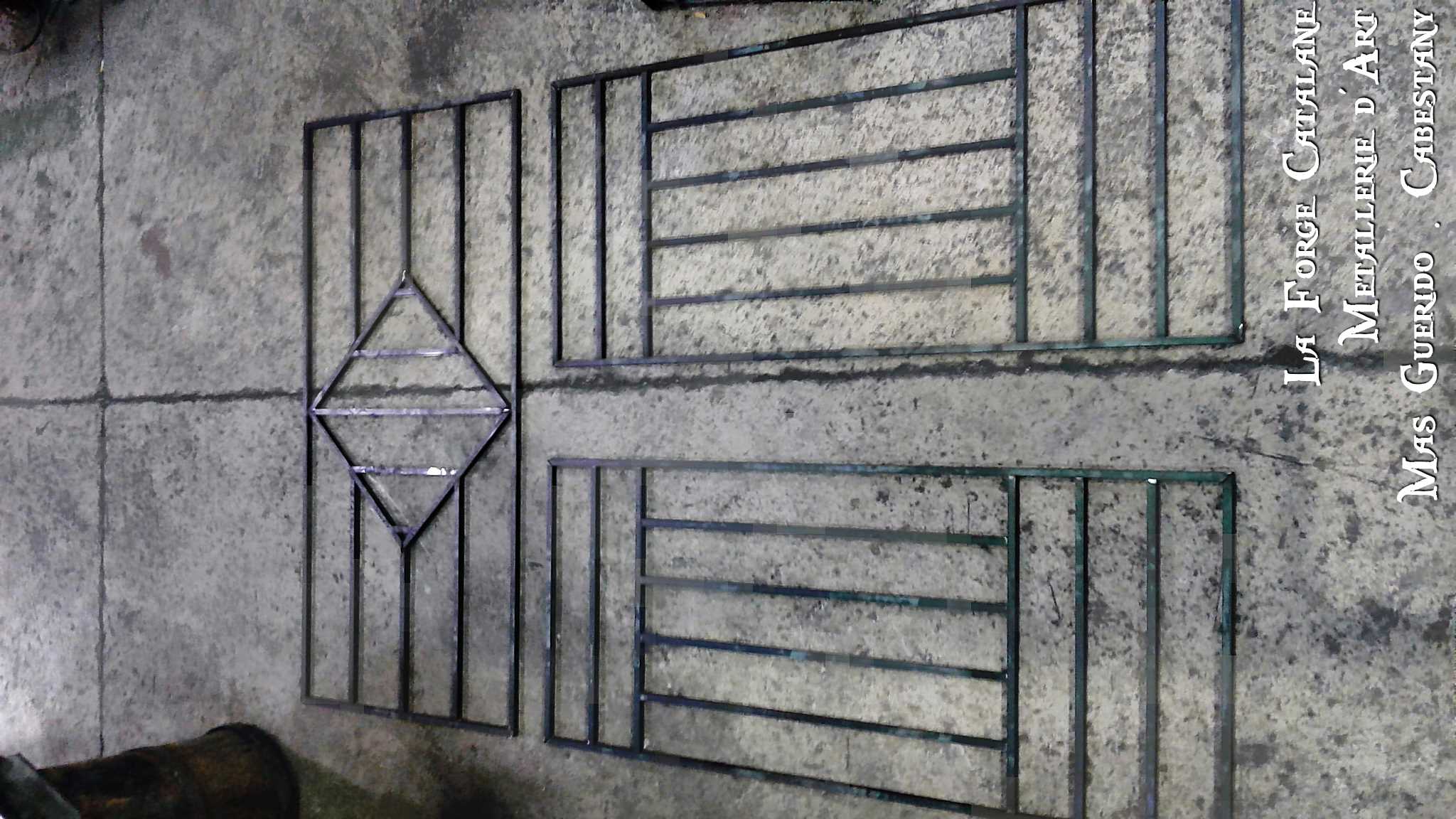 grille securite protection carre losange geometrie fer Forge Catalane Cabestany.jpg